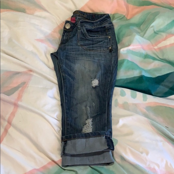 Distressed denim cropped jeans size 11- 3/$20 - Picture 6 of 6